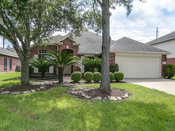 2nd image of 1930 Magnolia Crest Ln