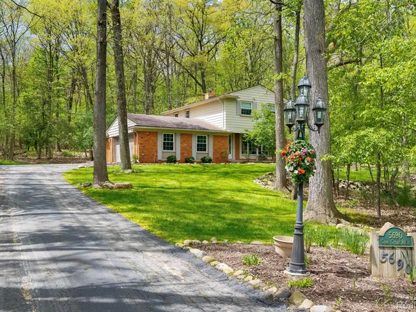 5690 Cobb Creek Rd, Rochester, MI 48306