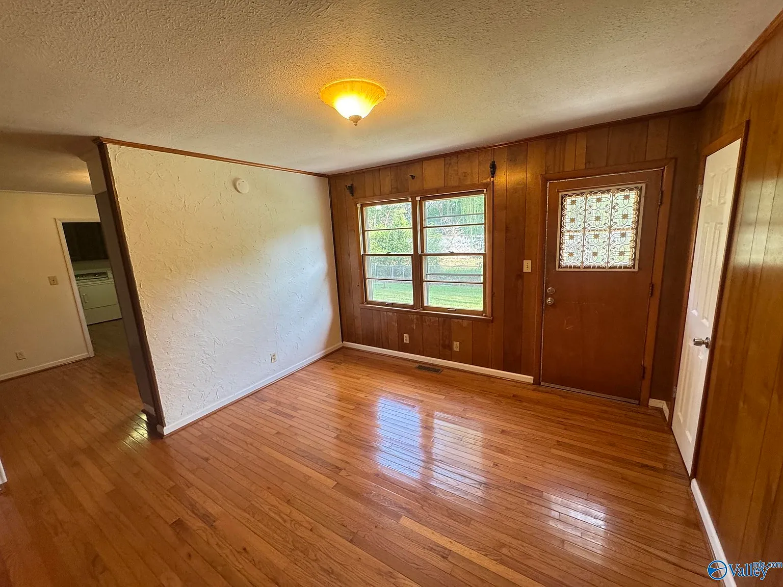 3 bed, 1.5 bath, 1270 sqft, $1,295 — Photo 4