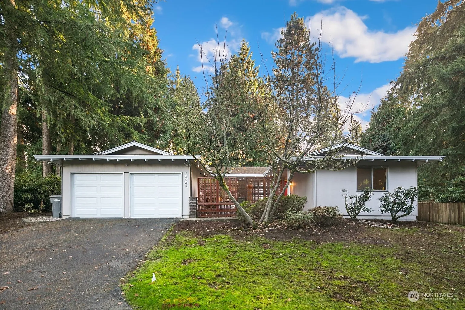 12421 NE 65th Place photo 1