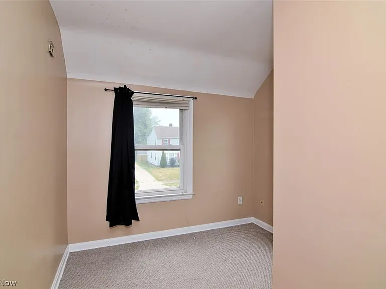 1408 Winston Rd — Photo 30