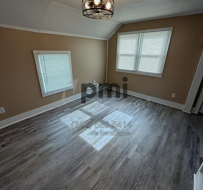 1023 E 8th St #3
