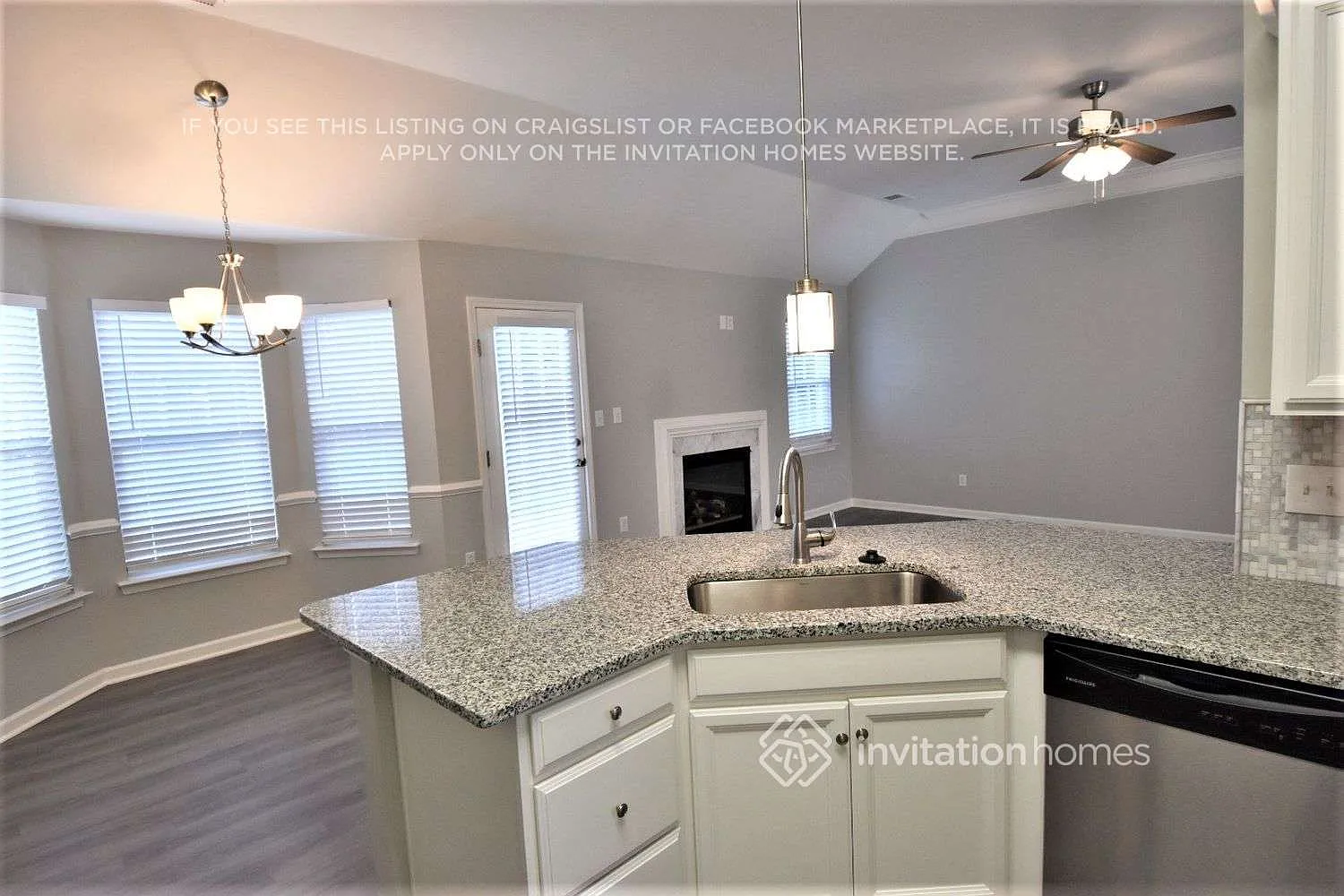 12131 Old Willow Rd Charlotte, NC 28269 — Photo 4