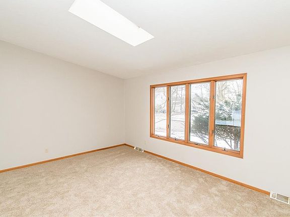 5th image of 995 Courtland Ave
