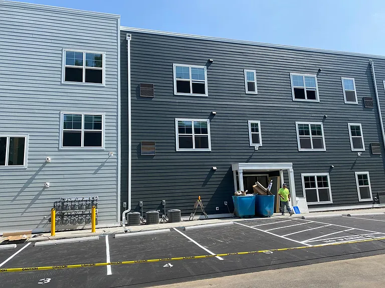 2212 W Stewart Ave #6 — Photo 2