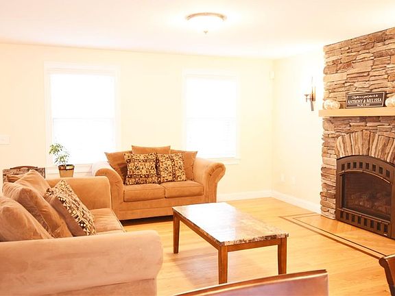 4th image of 15 Jennifer Lee Ct