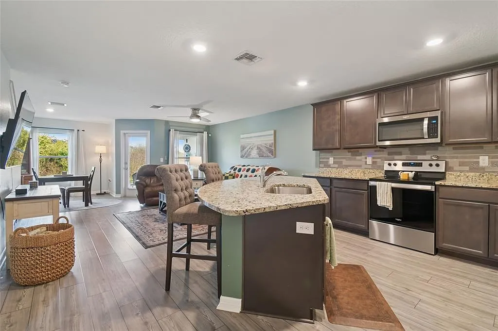2 bed, 2.5 bath, 1621 sqft, $2,200 — Photo 4