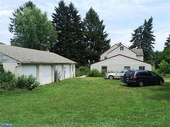 3rd image of 1231 W Kings Hwy
