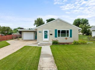 611 18th Ave SW, Minot, ND 58701