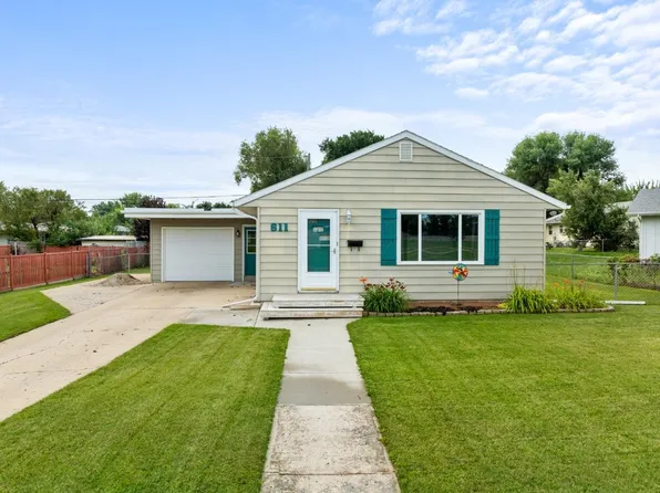 611 18th Ave SW, Minot, ND 58701