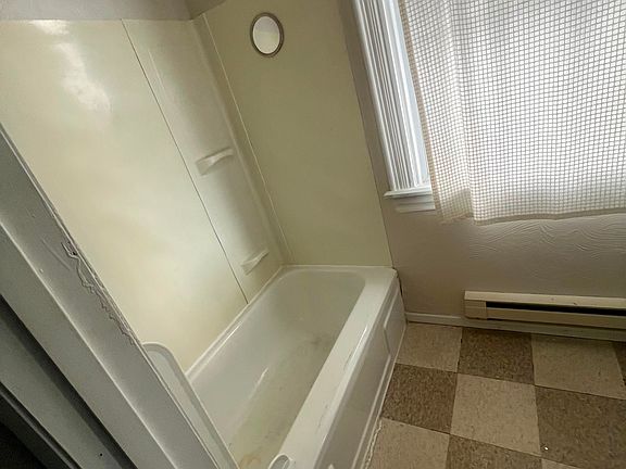 5th image of 5220 Holmes St #B