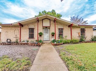 952 Meadowcove Cir, Garland, TX 75043