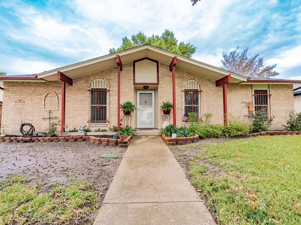 952 Meadowcove Cir, Garland, TX 75043