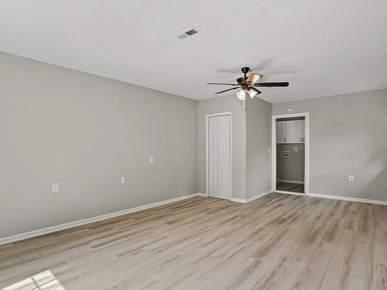 522 Temple Rd — Photo 16
