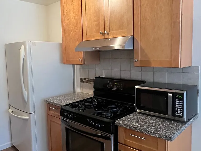 1911 Wildwood Way #1 — Photo 4