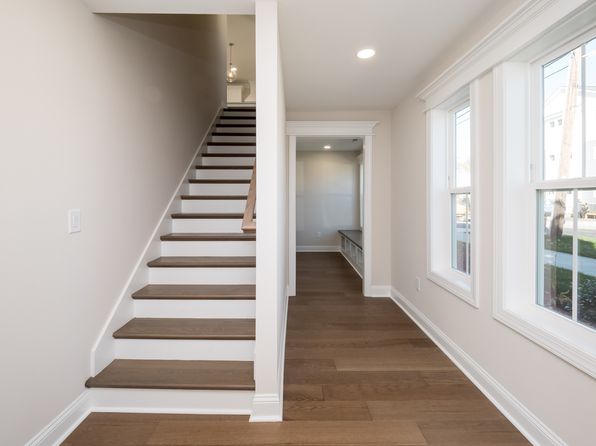 virginia-beach-virginia-402647318 picture