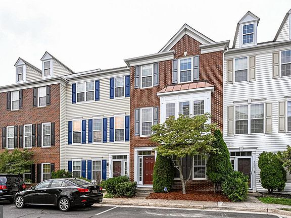 3rd image of 5032 Village Fountain Pl