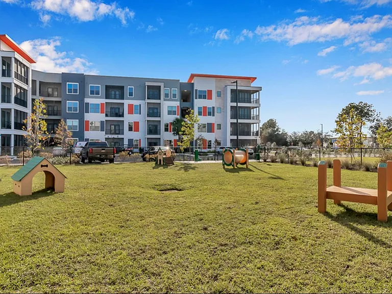 Nexus Brandon Apartments — Photo 47
