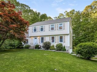 21 Kenilworth Dr, Clinton, CT 06413