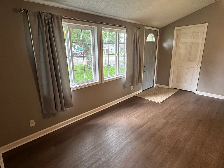1712 S Oakdale Dr — Photo 3