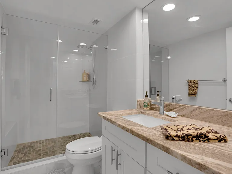 1149 Hillsboro Mile #1 — Photo 14