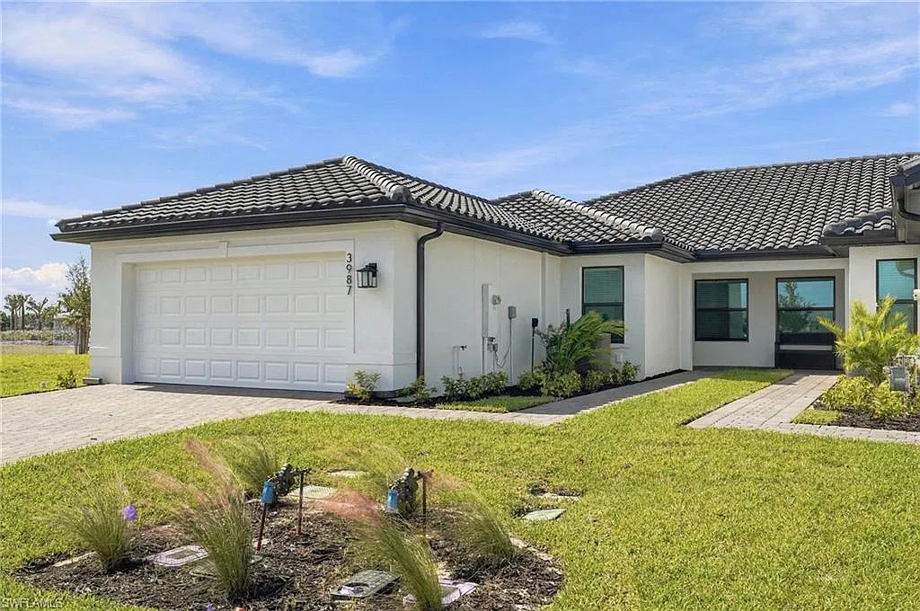 3 bed, 2.0 bath, 1602 sqft, $2,600 — Photo 2