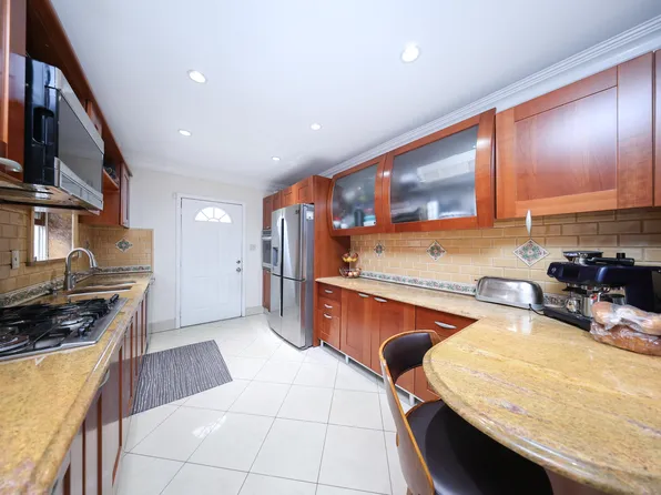 1711 Gerritsen Avenue image 7 of 41