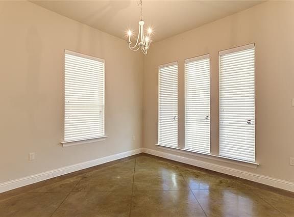 3rd image of 408 Holm Oak Ln
