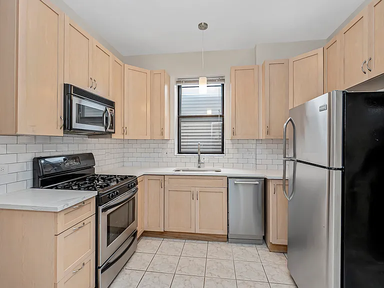 1739 W Beach Ave #2 — Photo 9
