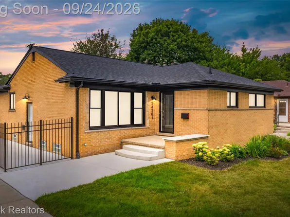 24201 Oneida Ave, Oak Park, MI 48237