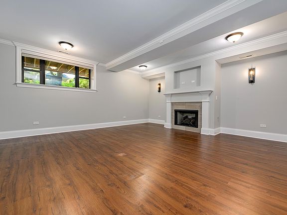 3rd image of 1442 W Cullom Ave #G