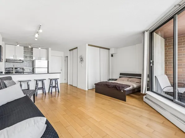 1330 Burrard St #411, Vancouver, BC V6Z 2B8