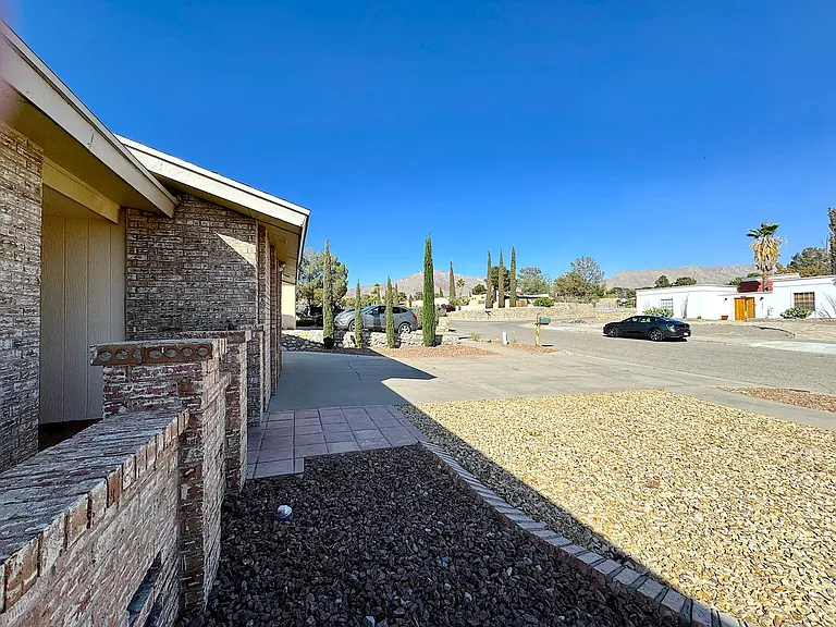6851 Amposta Dr — Photo 2