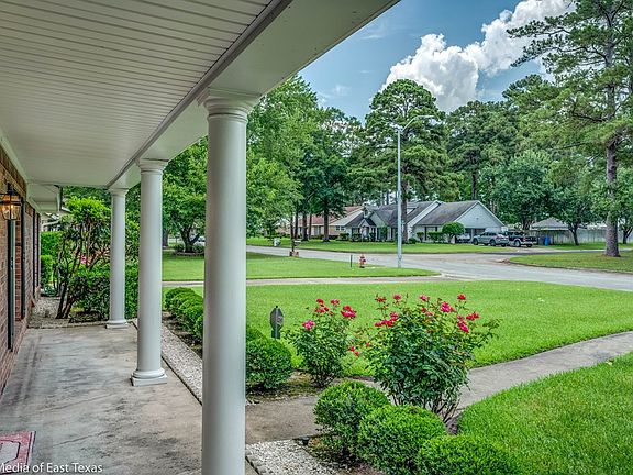 5th image of 225 Trailwood Cir