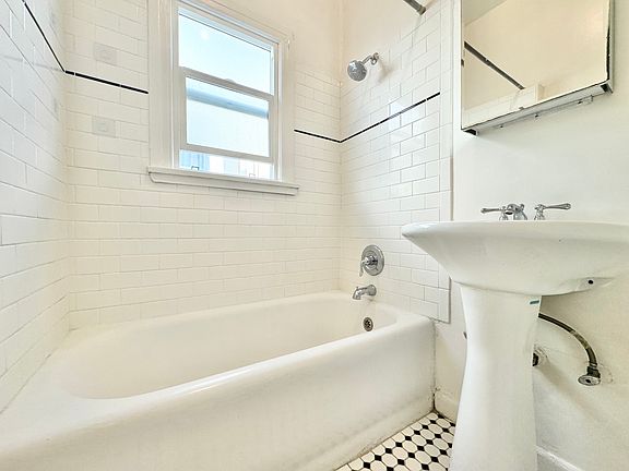 5th image of 625 S Cochran Ave APT 9