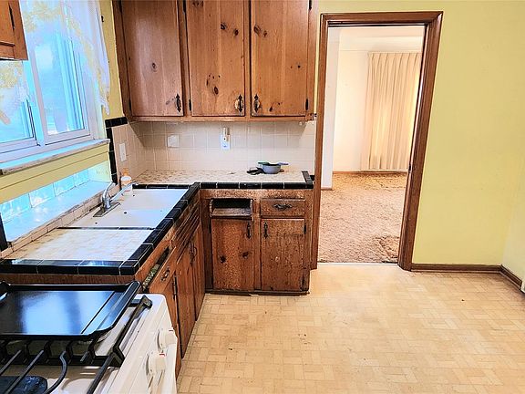 4th image of 9827 Rosedale Blvd