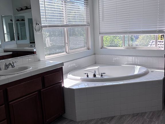 4th image of 1540 Rose Arbor Ct