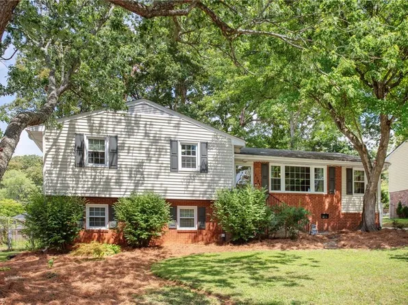 2704 Hill N Dale Dr, Greensboro, NC 27408
