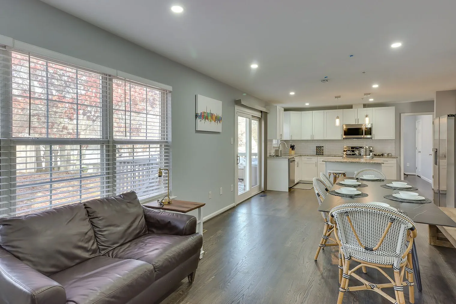 4 bed, 2.0 bath, 1991 sqft, $4,743 — Photo 3