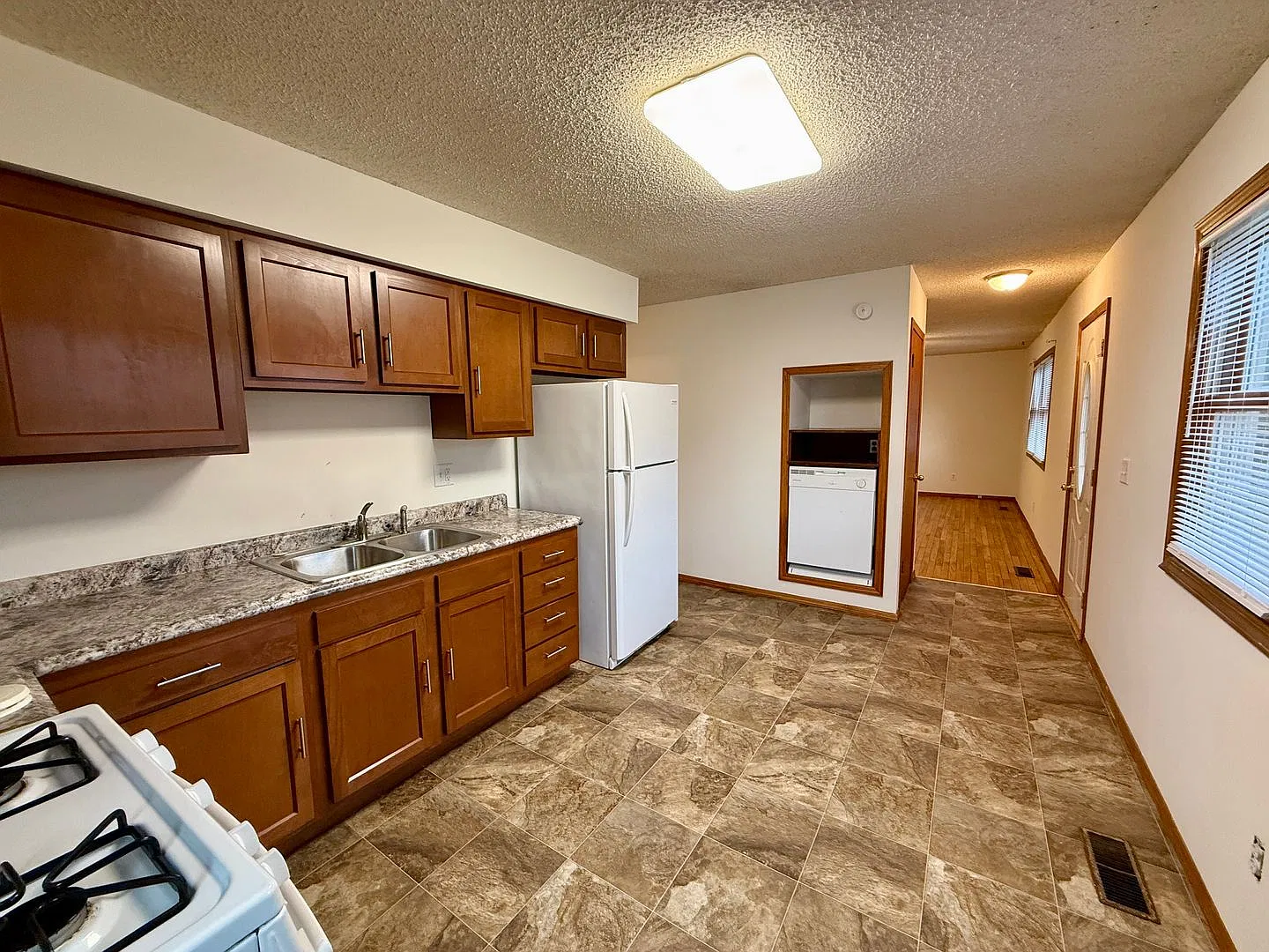 3 Bed 1 Bath - Coming Soon! — Photo 2