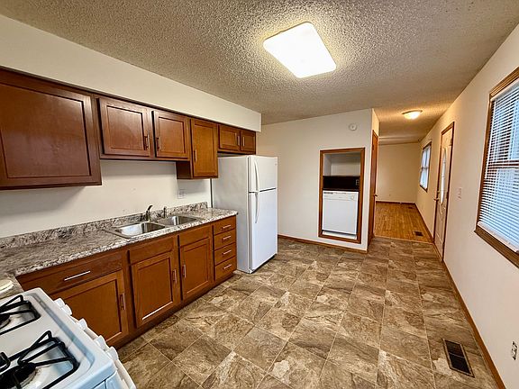 2nd image of 2053 Henley Rd