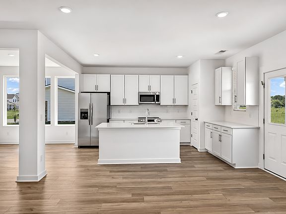 Dillon Pointe Mayflower 8