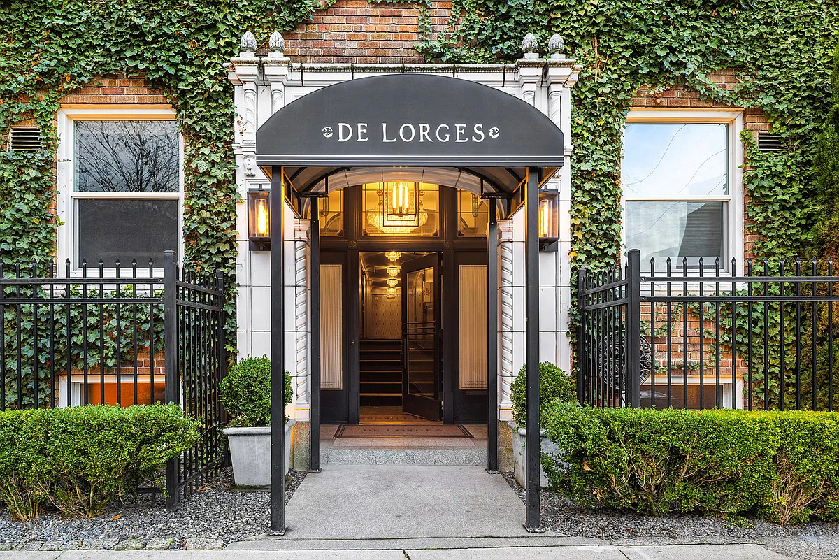 Front Entrance - Digital Callbox! - 325 Harvard Ave E #302
