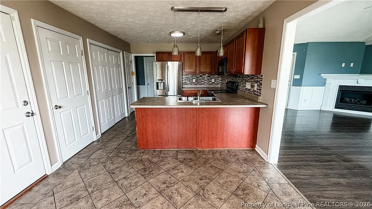 3 bed, 2.0 bath, 1752 sqft, $1,700 — Photo 4