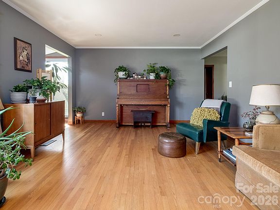 5th image of 317 Allison Rd