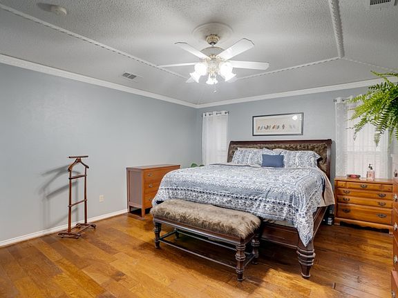 3rd image of 10255 Chimney Hill Ln