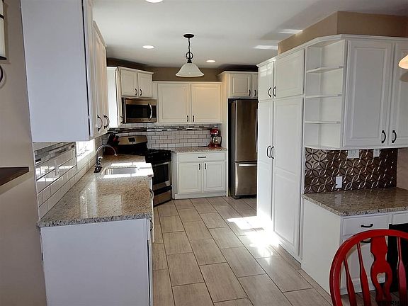4th image of 7 Munger Hill Rd