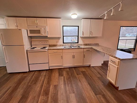 4th image of 106 Quiet Oak Dr #106