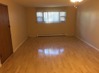 600 N County St APT 10, Waukegan, IL 60085