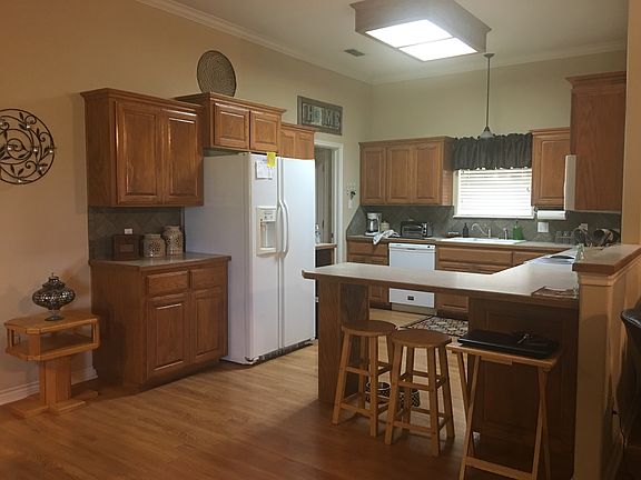 2nd image of 1602 County Road 142